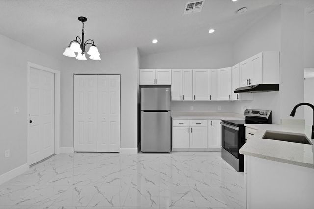 8616 100th Avenue, Vero Beach, FL 32967