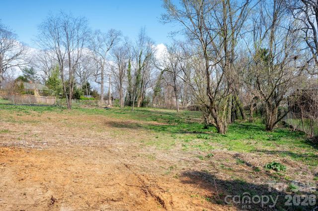 99999 Tremont Street, Asheville, NC 28806