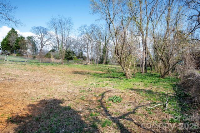99999 Tremont Street, Asheville, NC 28806