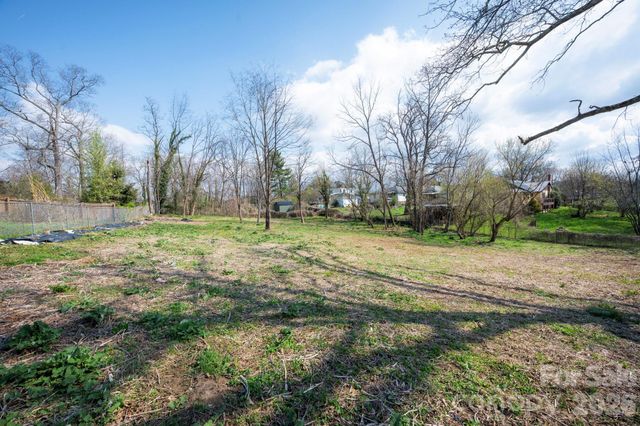 99999 Tremont Street, Asheville, NC 28806