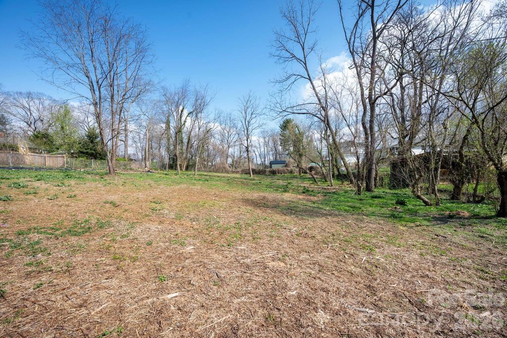 99999 Tremont Street, Asheville, NC 28806