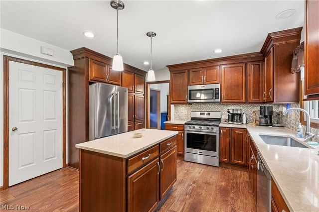 9569 Graystone Lane, Mentor, OH 44060