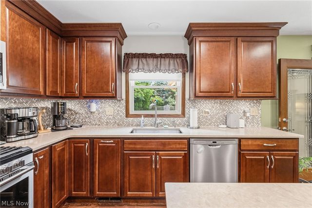 9569 Graystone Lane, Mentor, OH 44060