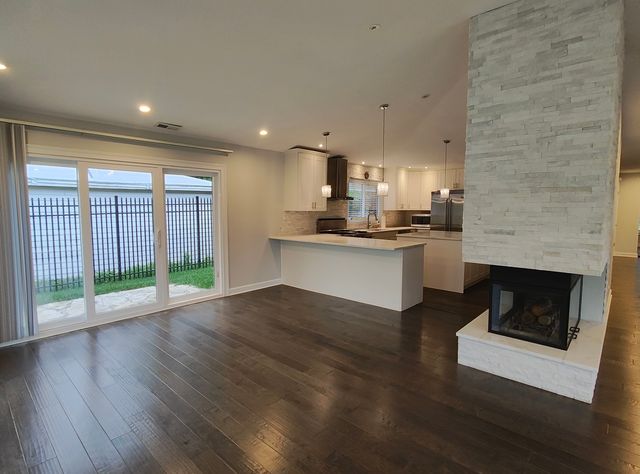 544 W 58th Place, Hinsdale, IL 60521