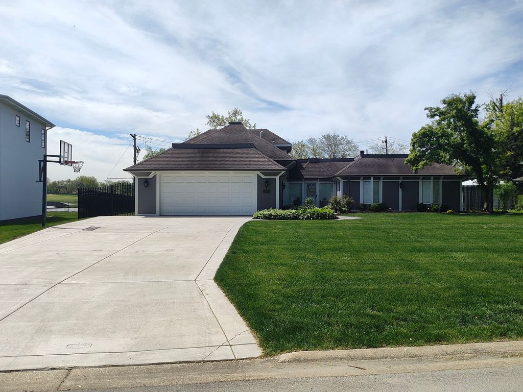 544 W 58th Place, Hinsdale, IL 60521