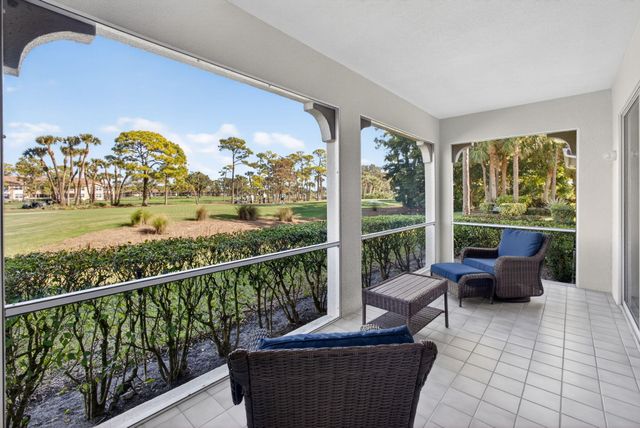 402 Ryder Cup Circle S, Palm Beach Gardens, FL 33418