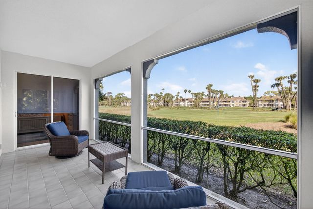 402 Ryder Cup Circle S, Palm Beach Gardens, FL 33418