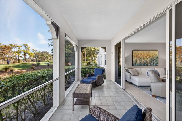 402 Ryder Cup Circle S, Palm Beach Gardens, FL 33418