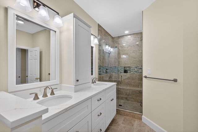 402 Ryder Cup Circle S, Palm Beach Gardens, FL 33418