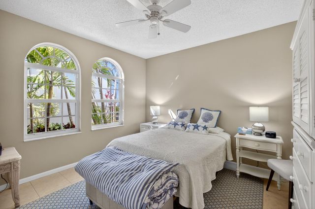 402 Ryder Cup Circle S, Palm Beach Gardens, FL 33418