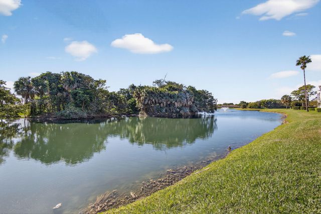 402 Ryder Cup Circle S, Palm Beach Gardens, FL 33418