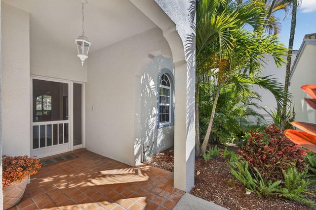 402 Ryder Cup Circle S, Palm Beach Gardens, FL 33418