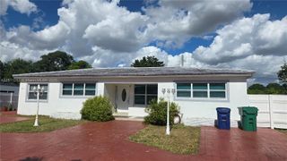 165 NE 162nd St #B, Miami, FL 33162