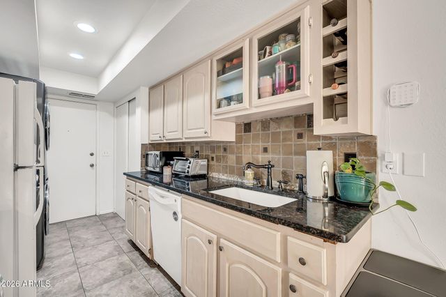 731 E North Lane 2, Phoenix, AZ 85020