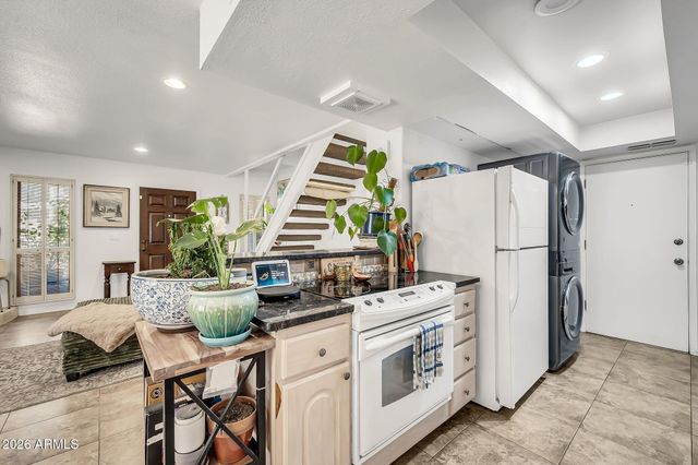 731 E North Lane 2, Phoenix, AZ 85020