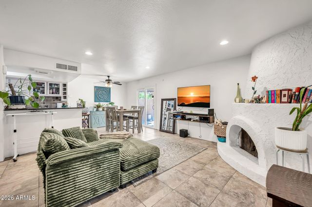 731 E North Lane 2, Phoenix, AZ 85020