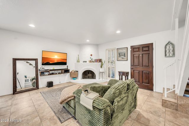 731 E North Lane 2, Phoenix, AZ 85020