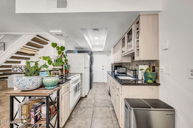 731 E North Lane 2, Phoenix, AZ 85020