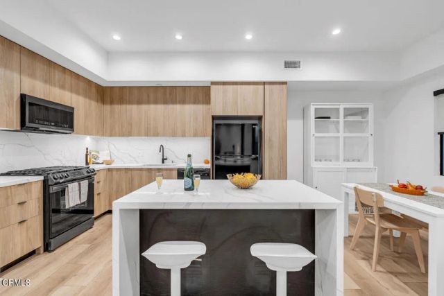 178 S Euclid Avenue 310, Pasadena, CA 91101