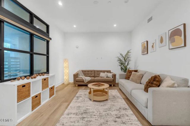 178 S Euclid Avenue 310, Pasadena, CA 91101