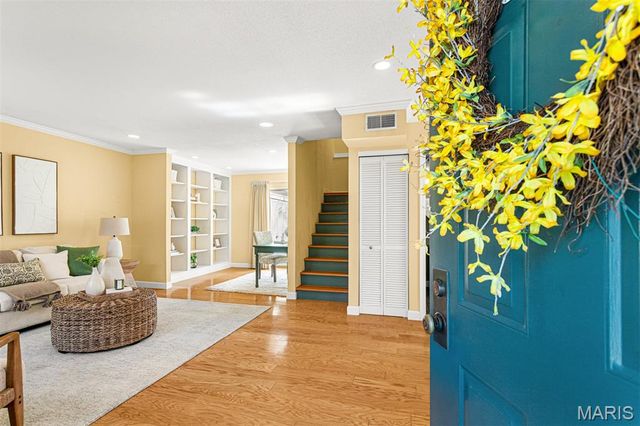 9044 W Swan Circle, Brentwood, MO 63144