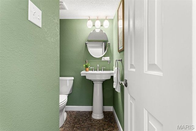 9044 W Swan Circle, Brentwood, MO 63144