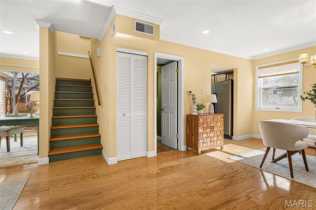 9044 W Swan Circle, Brentwood, MO 63144