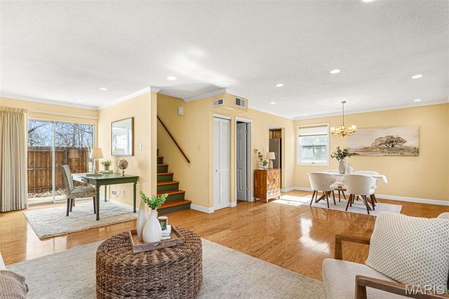 9044 W Swan Circle, Brentwood, MO 63144