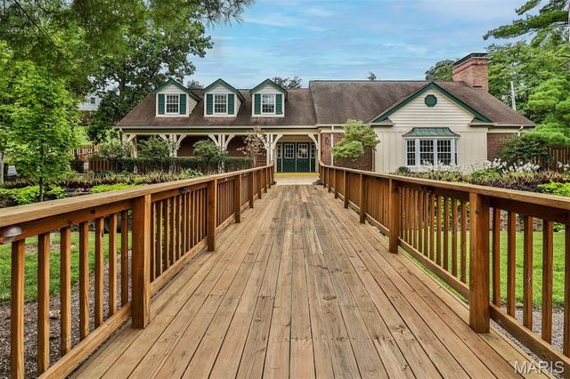 9044 W Swan Circle, Brentwood, MO 63144