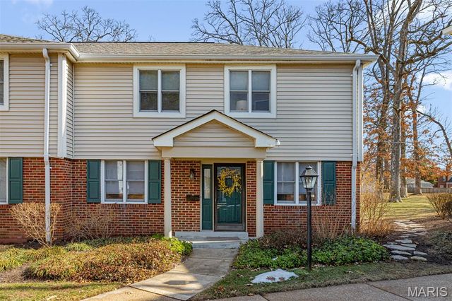 9044 W Swan Circle, Brentwood, MO 63144