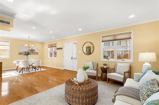 9044 W Swan Circle, Brentwood, MO 63144