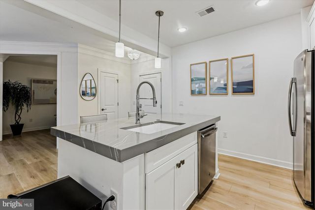 6107 FAIRVIEW FARM DR #306, Alexandria, VA 22315