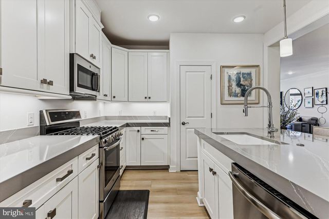 6107 FAIRVIEW FARM DR #306, Alexandria, VA 22315