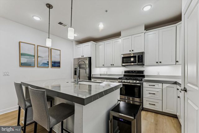 6107 FAIRVIEW FARM DR #306, Alexandria, VA 22315