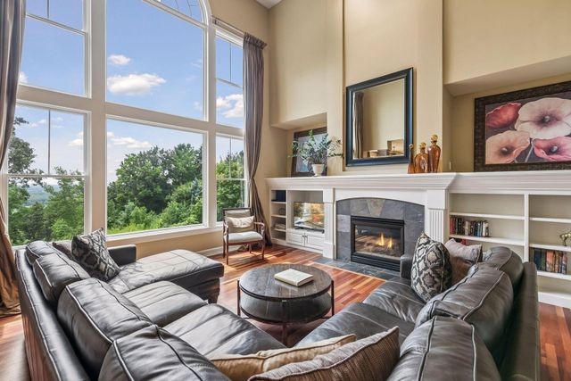 18221 Overland Trail, Eden Prairie, MN 55347