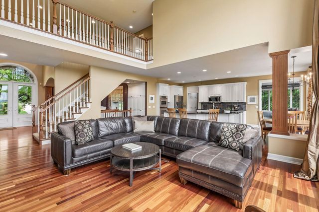 18221 Overland Trail, Eden Prairie, MN 55347
