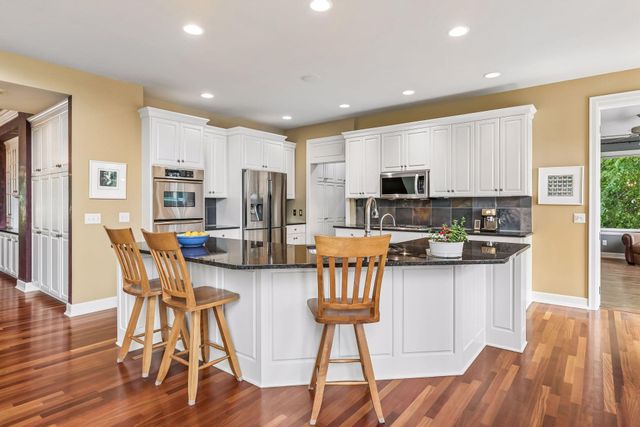 18221 Overland Trail, Eden Prairie, MN 55347