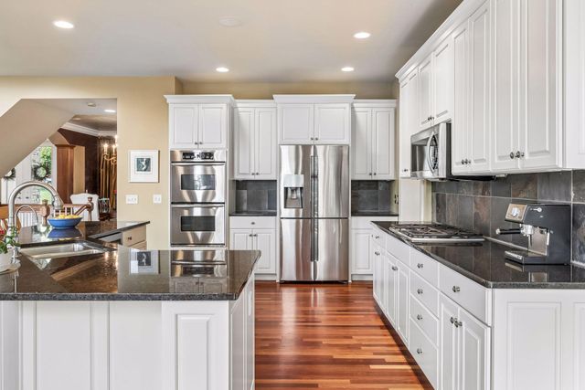 18221 Overland Trail, Eden Prairie, MN 55347