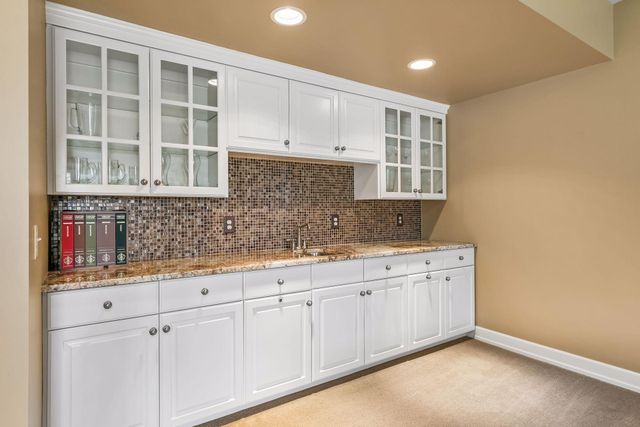 18221 Overland Trail, Eden Prairie, MN 55347
