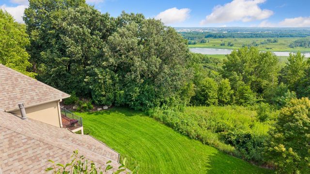 18221 Overland Trail, Eden Prairie, MN 55347