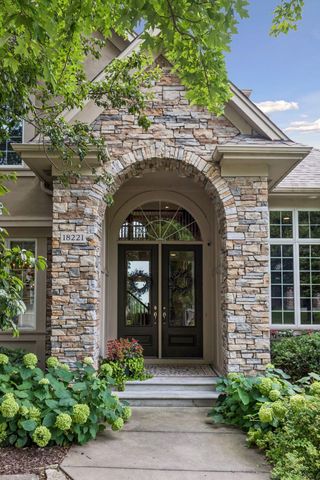 18221 Overland Trail, Eden Prairie, MN 55347