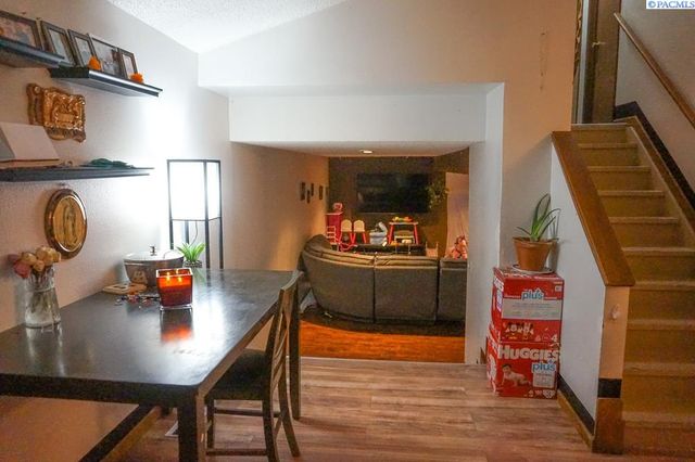 218 E 8th Pl, Kennewick, WA 99336