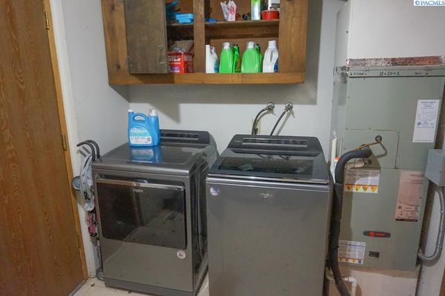 218 E 8th Pl, Kennewick, WA 99336