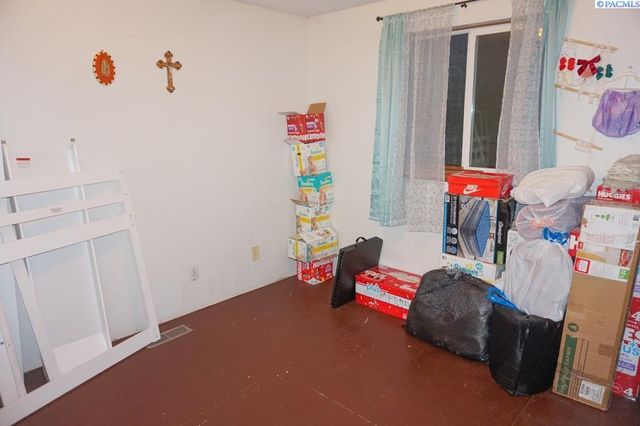 218 E 8th Pl, Kennewick, WA 99336