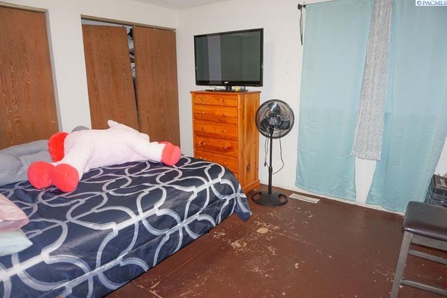 218 E 8th Pl, Kennewick, WA 99336