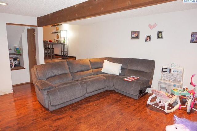 218 E 8th Pl, Kennewick, WA 99336