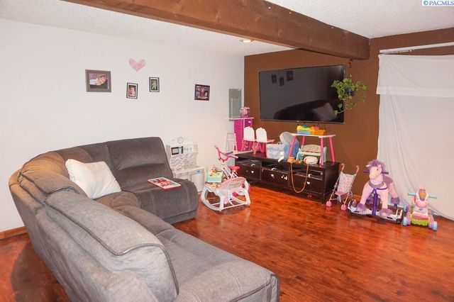 218 E 8th Pl, Kennewick, WA 99336
