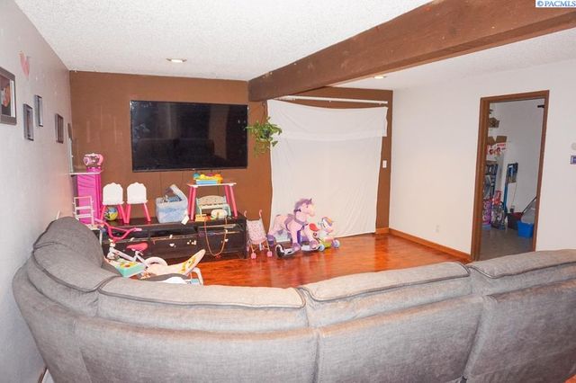 218 E 8th Pl, Kennewick, WA 99336