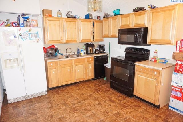 218 E 8th Pl, Kennewick, WA 99336