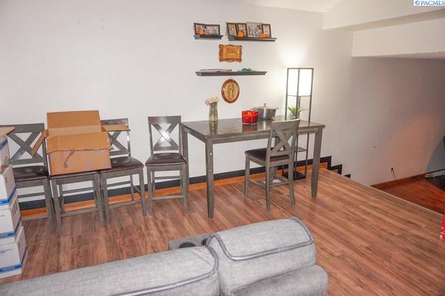 218 E 8th Pl, Kennewick, WA 99336